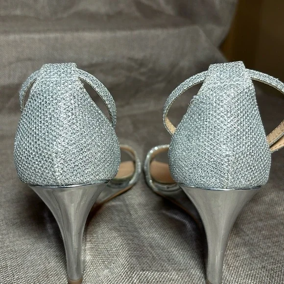 Jewel Badgley Mischka Hunt Women's Sandal, Silver, 6 - Picture 11 of 13